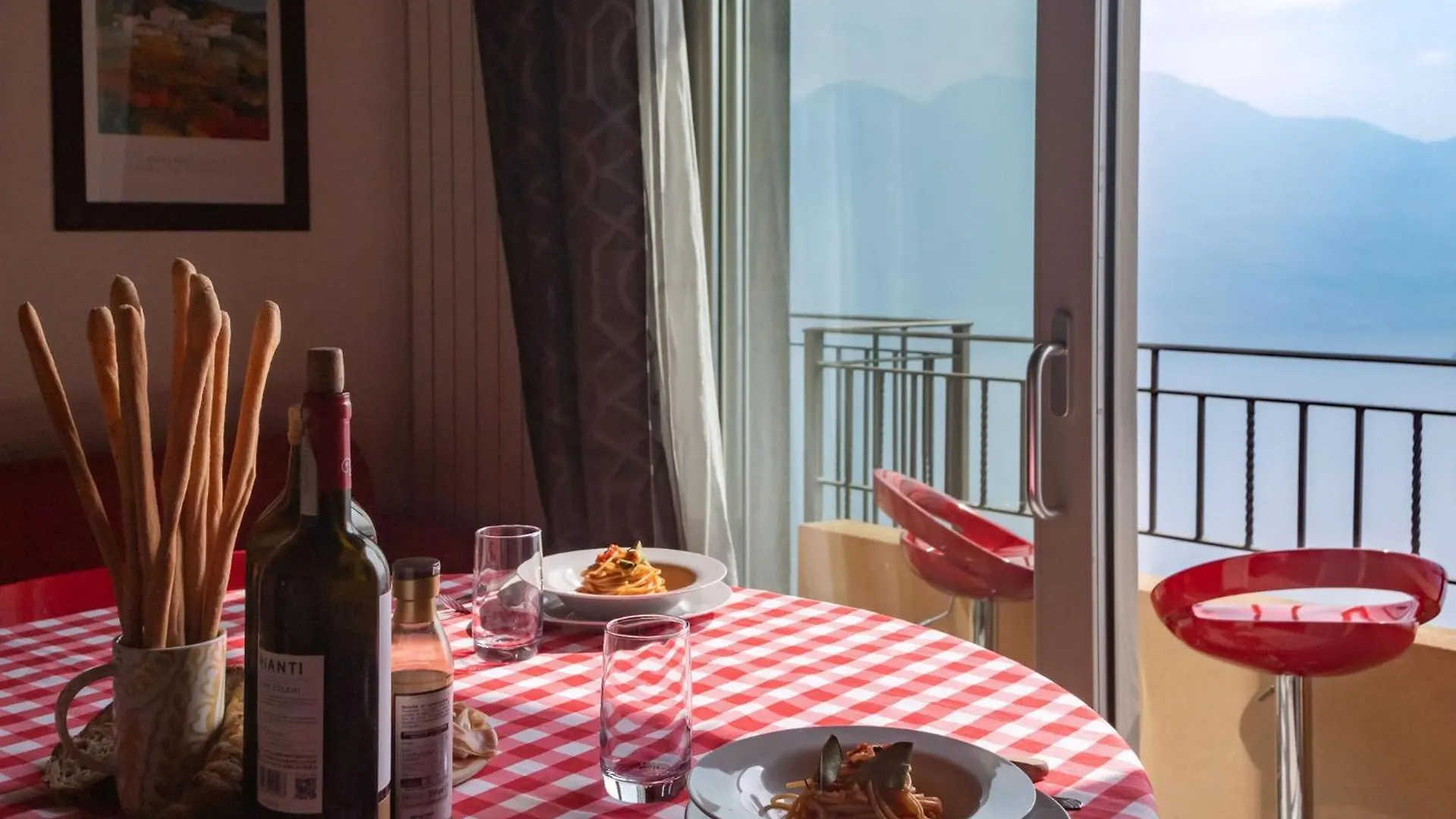 Apartment Terrazza A Lago Zweizimmerwohnung Mit Terrasse Und Schwimmbad Parzanica Italy